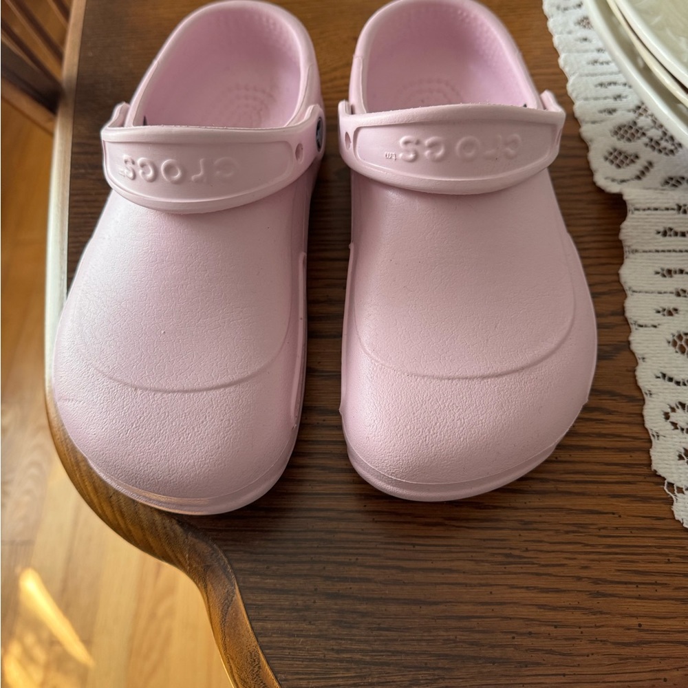 Ballerina pink crocs, women’s size 7 new without box